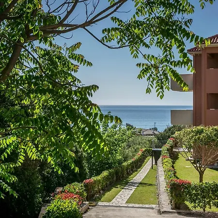 Crystal Palace - Luce Отель