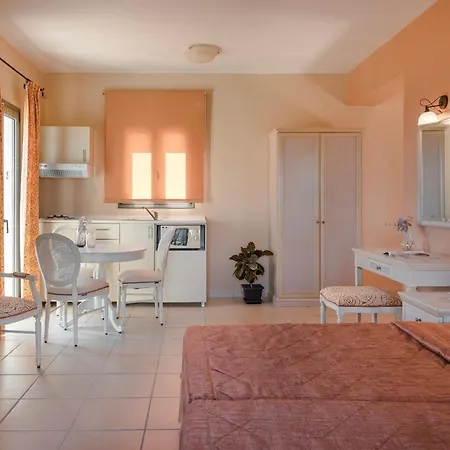 Отель Crystal Palace - Luce *