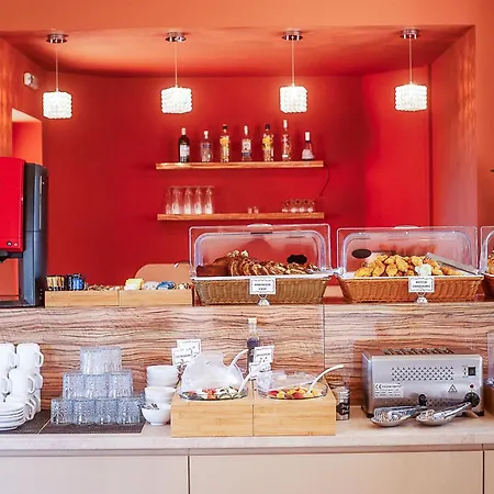 Crystal Palace - Luce Отель *