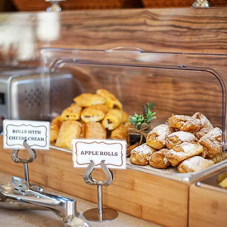 Отель Crystal Palace - Luce